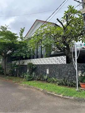 Dijual rumah modern 2 lantai area Graha Bintaro Tangerang Selatan