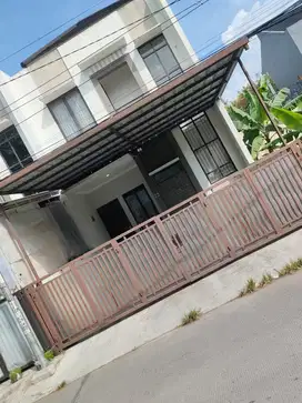 Disewakan rumah 2 lantai full furnish cisaranten arcamanik