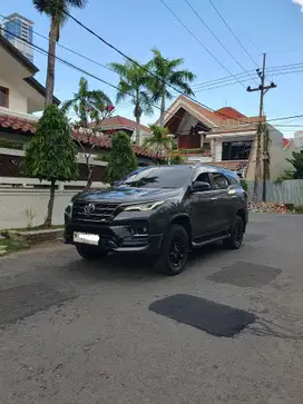 Fortuner 2023 GR Sport 2.8 Diesel Matic Warna Gray Km 48rb Full Ori