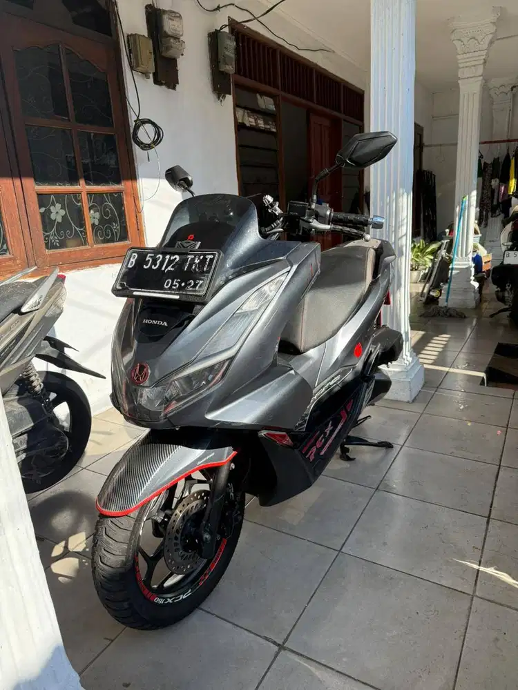 HONDA PCX 160 HITAM 2022 - GANTENG