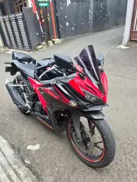 CBR 150 R THN 2017 PAJAK HIDUP MEPET JUAL CEPAT CASH / TUKAR TAMBAH
