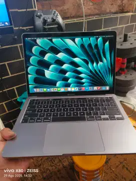 MacBook Pro 2020 Touchbar Normal Bisa Tuker Tambah Pastinya