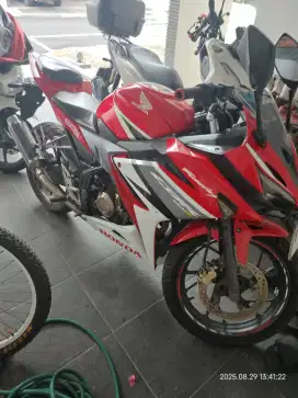 Honda CBR 150R tahun 2017