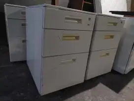 Nakas laci besi bawah roda masih bagus