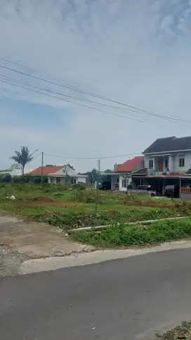Wedomartani, Tanah Sleman Jogja, dekat Jogja Bay