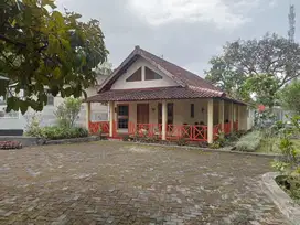 Rumah dan tanah strategis cocok untuk villa