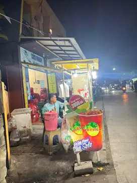 DICARI KARIAWAN ES TEH SOLO