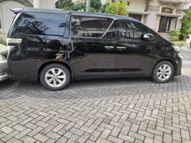 Vellfire Hitam 2012