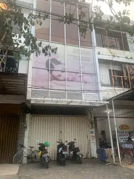 Ruko Raya Manyar Bangunan 3 lantai Cocok untuk Usaha - Nego aja