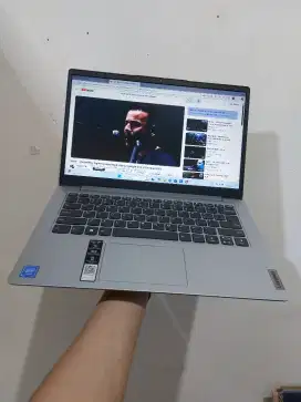 laptop lenovo 82v6 ram 8gb ssd 512 muluss