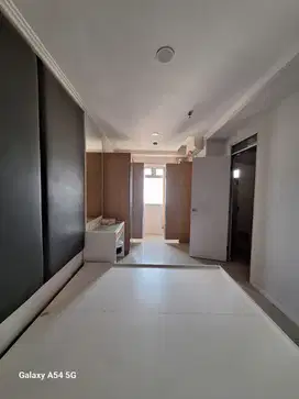 Sewa Tahunan Apartemen Grand Emerald furnish lt 23