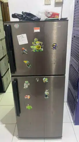 Jual cepat kulkas 2 pintu