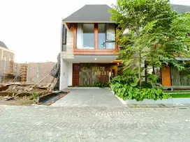 RUMAH MEWAH DALAM PERUMAHAN DI MAGUWOHARJO, SLEMAN