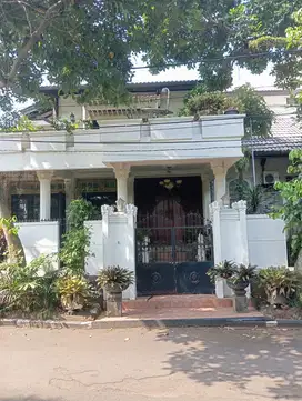 Dijual rumah klasik 2 lantai area Pamulang Tangerang Selatan