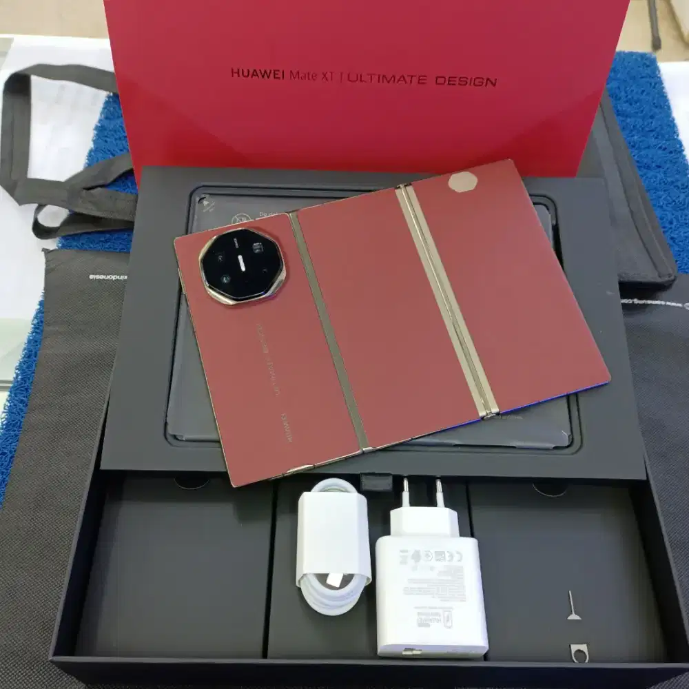 Huawei Mate XT Ultimate Design 12-1TB baru pake 1 Bln perfeck kyk baru