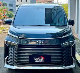 Toyota Voxy 2023 pk 2024 Antik Low KM Murah Bekas Ganjil Putih TSS