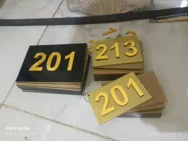 Nomor rumah akrilik