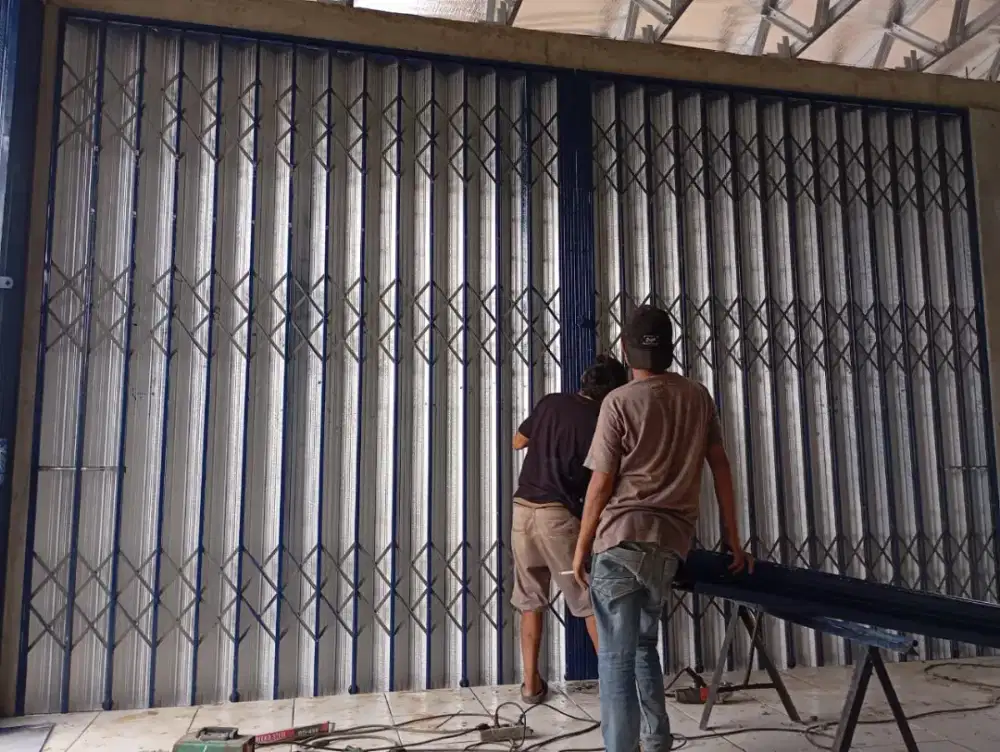 Folding gate kusen aluminium rolling door dll