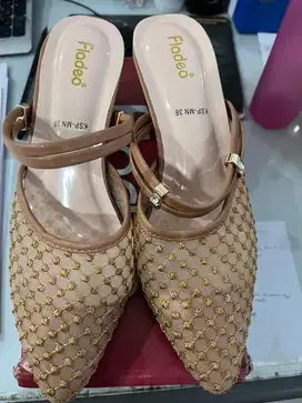 Sepatu sandal size 39