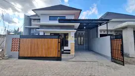 RUMAH SIAP HUNI TERLARIS DALAM CLUSTER DEKAT STADION MAGUWOHARJO