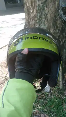 Helm second layak pakai