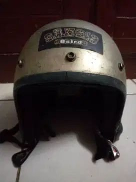 Helm second layak pakai