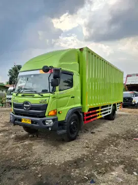 Truk box hino 500 fg 260 jp tahun 2023