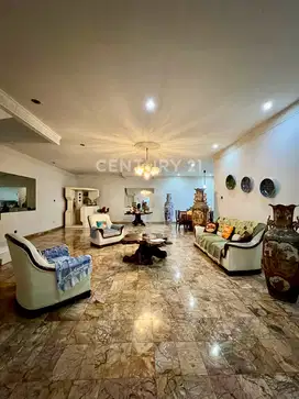 Rumah Vintage 2 Lantai Lokasi Strategis Di Kelapa Gading S8808