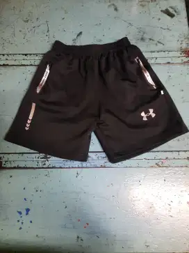Celana pendek scuba