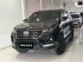 LOW KM 21 rb  Toyota Fortuner VRZ 2.8 GR AT DIESEL 2022 Hitam