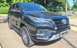 DP MURAH Toyota Fortuner 2.4 G 4X2 DSL Solar-AT 2023 Hitam CSJJB