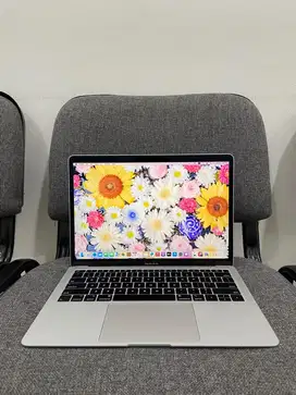 MacBook Air 2018 i5/8/256GB