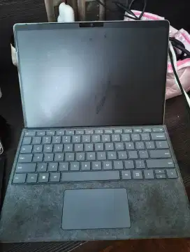Microsoft surface pro 11 16/256 like new + keyboard n pen
