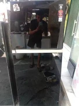 Dijual cepat kulkas 2 pintu