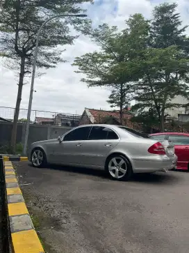 Mercedes-Benz E240 2004 Bensin