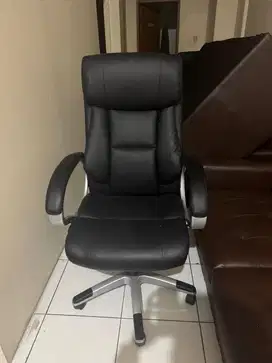 Kursi kantor direktur informa