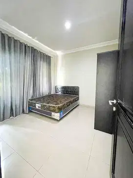 SUPER LANGKA! DIJUAL RUMAH 2 LANTAI SEMI FURNISH CENTRAL PARK A.YANI!