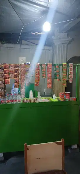 Peralatan warung utk jualan ,  2 meja , 2 bangku