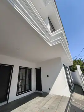 Rumah Baru Hook American Style Jemursari, ROW 3 MOBIL