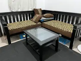 Kursi ruang tamu