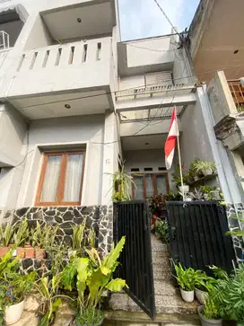 Dijual Rumah 2 lantai Reni Jaya Baru Pamulang