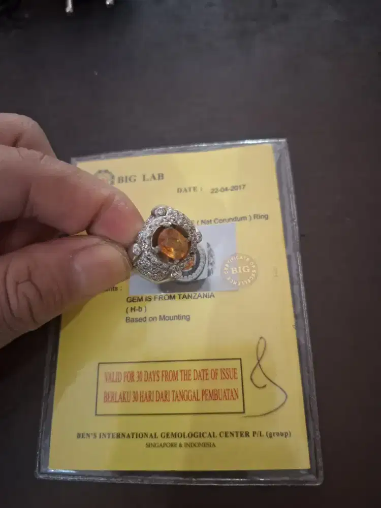 Murah cincin yellow safir 2 crat lebih asli ada memo sertifikatnya