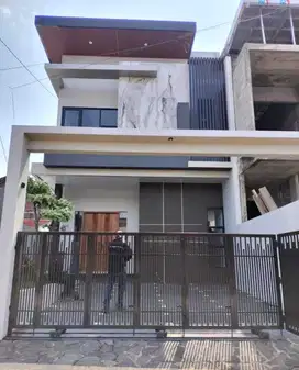 Rumah Baru Modern Di jl. Kaliurang Dekat Kampus UGM