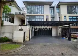 RUMAH MEWAH NAVAPARK BSD CITY TANGERANG