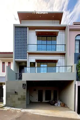 JUAL RUMAH BARU DI CILANDAK, JAKARTA SELATAN.PRIVATE POOL & ROOFTOP