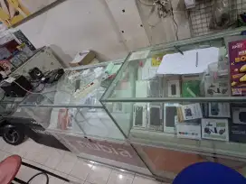 Murah etalase kaca kondisi masih bagus ada 5 unit