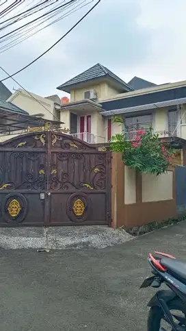 Rumah seken 2 lantai dekat mall Cijantung Jakarta Timur