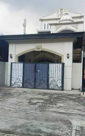 RUMAH CLASIK 3 LANTAI DI CIBIRU BANDUNG