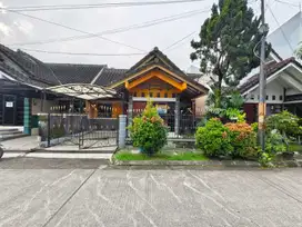 Rumah Murah 2 lantai siap huni SHGB strategis di Komp Griya Caraka
