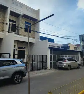 JUAL RUMAH DI KLP GADING KELAPA GADING BCS 3 LANTAI 5 KAMAR